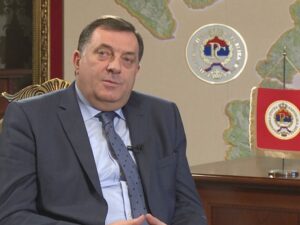 Додик: Српску могу представљати само представници њених институција