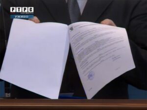 Додик предочио уговор о кредиту у Павловић банци (ФОТО/ВИДЕО)