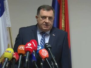 Додик: Србија треба да одобри држављанство Србима у Српској