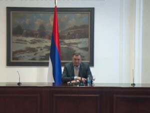 Додик: Српска не одустаје од тужбе против Шмита за лажно представљање