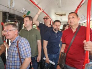 СНСД: Станивуковић да понуди нижу цијену карата градског превоза
