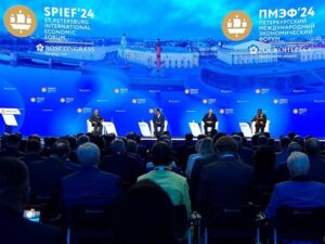 Обраћање Путина учесницима Економског форума у Санкт Петербургу; Присуствује и Додик